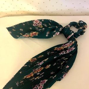 Women’s Accessories Hair Tie Long Green Pattern Scrunchie Pleated